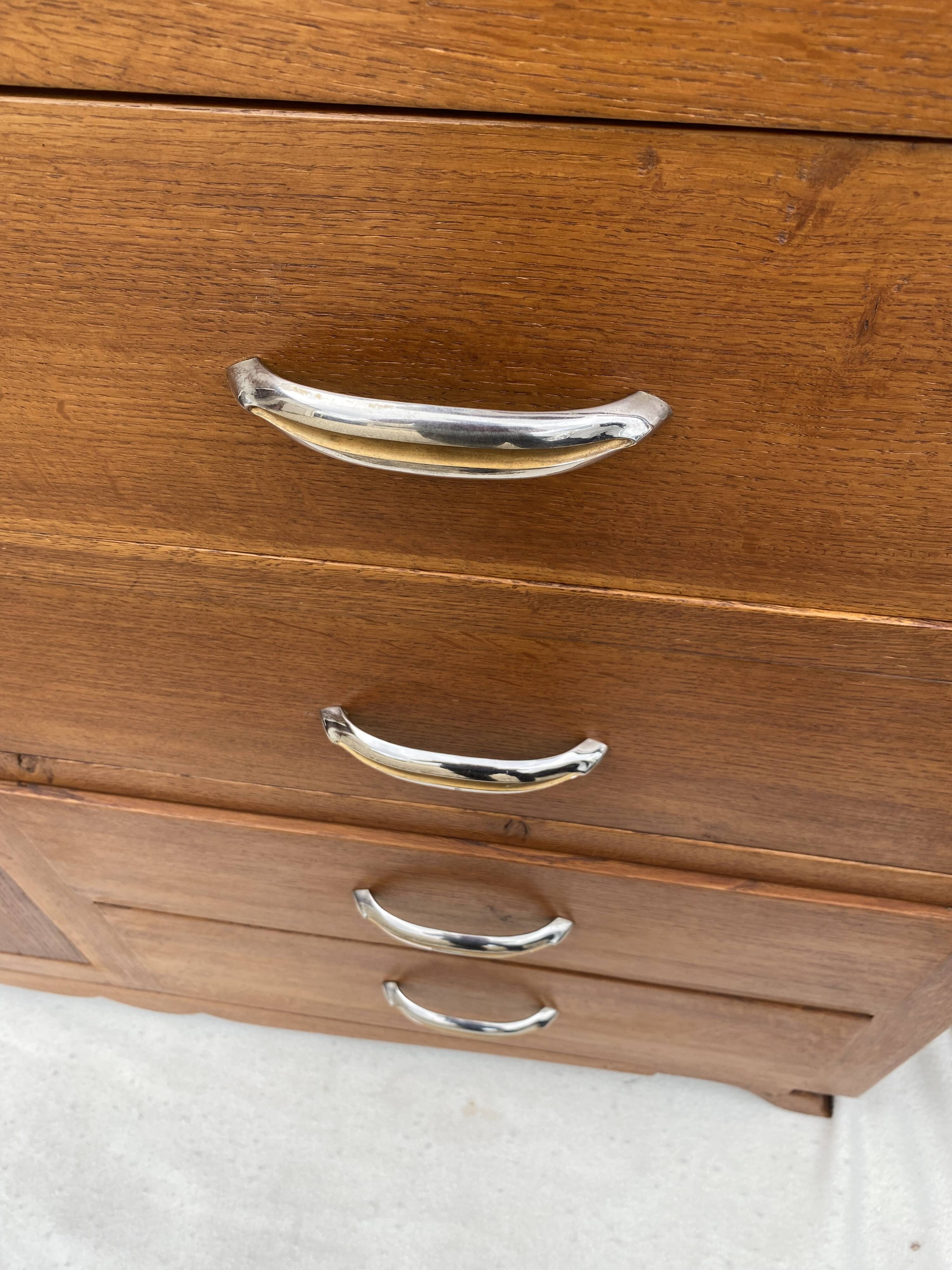 Petite armoire-commode asymétrique vintage