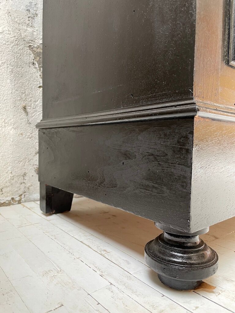 Napoleon 3 walnut window glass cabinet