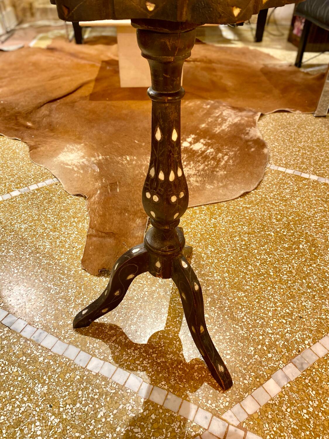 Syrian mother-of-pearl side table / side table