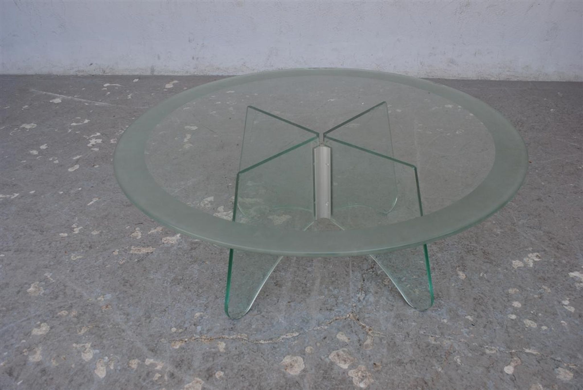 Roundtable low 80s vintage in glass and plexiglass