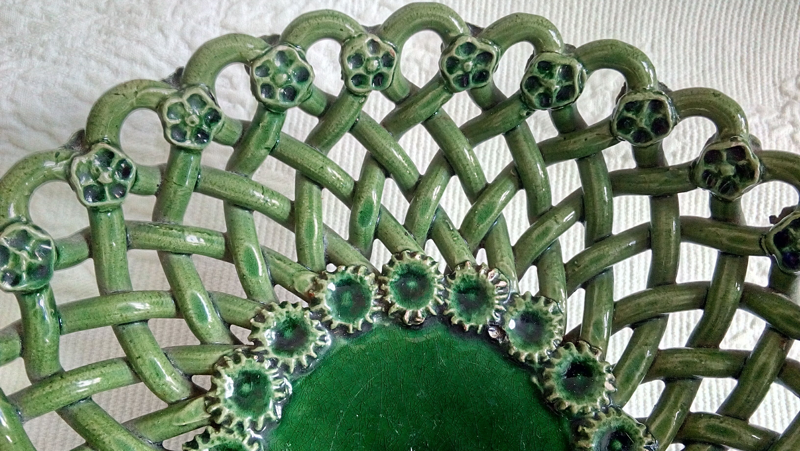 Pichon Uzès green ceramic empty-pocket braided cup