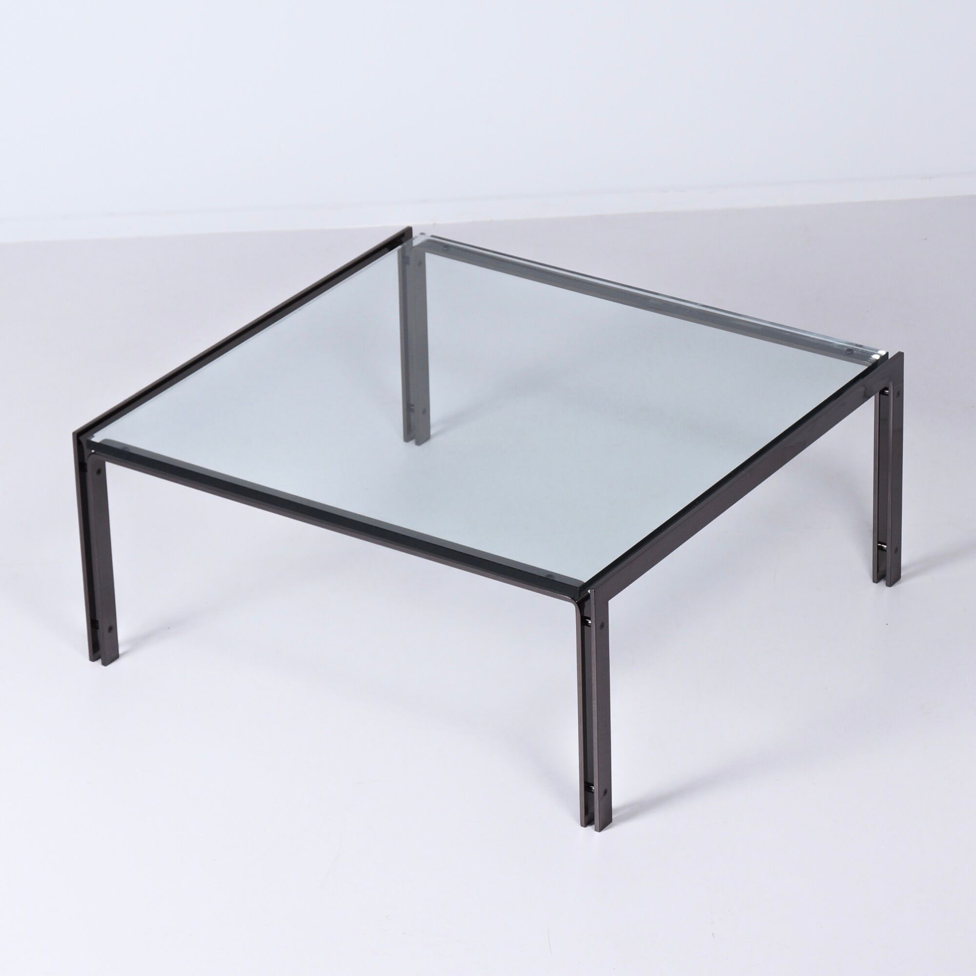 Table basse M1 par Metaform des années 80 en acier inoxydable couleur bronze.