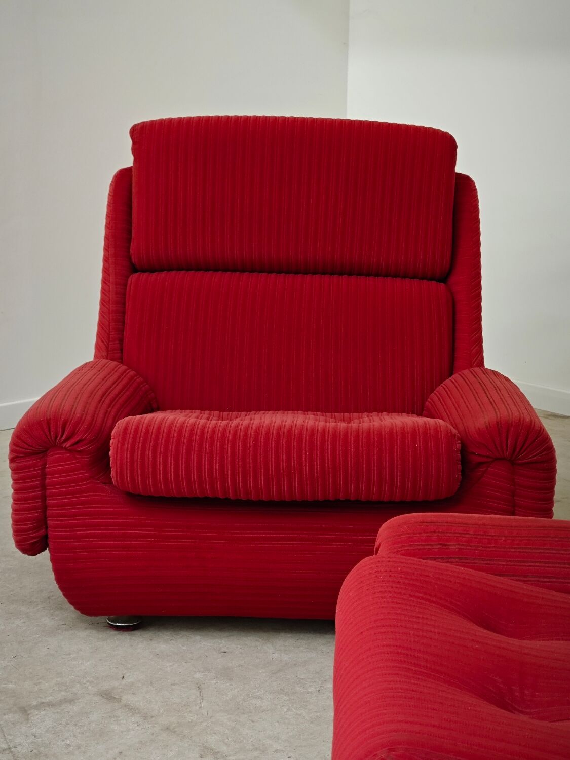 Complete red salon jitona style atlantis space age 1970