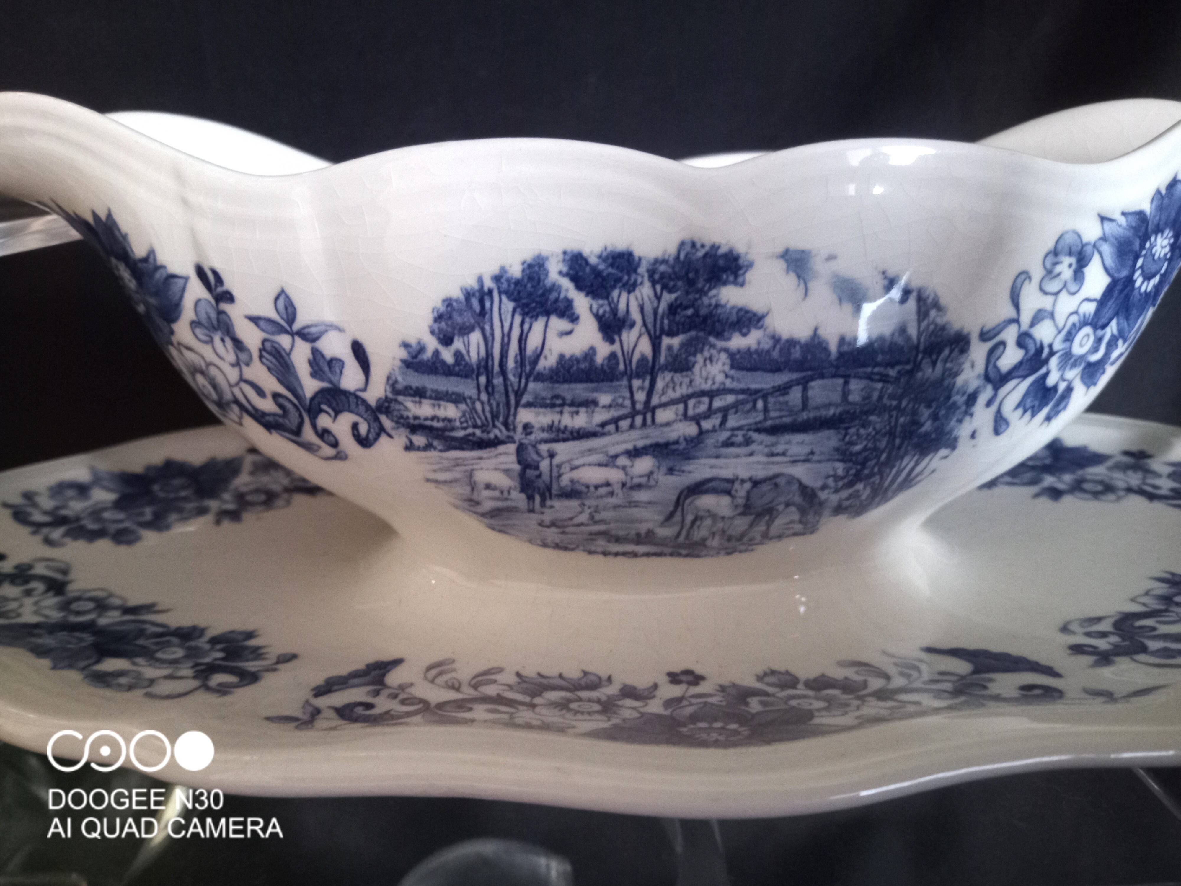 Set of a gravy boat and 2 Sarreguemines ceramic ravines, Derby model