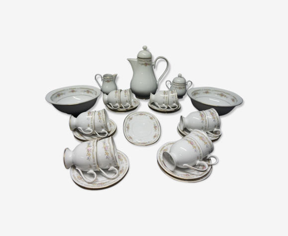 Service Noritake, 12 personnes