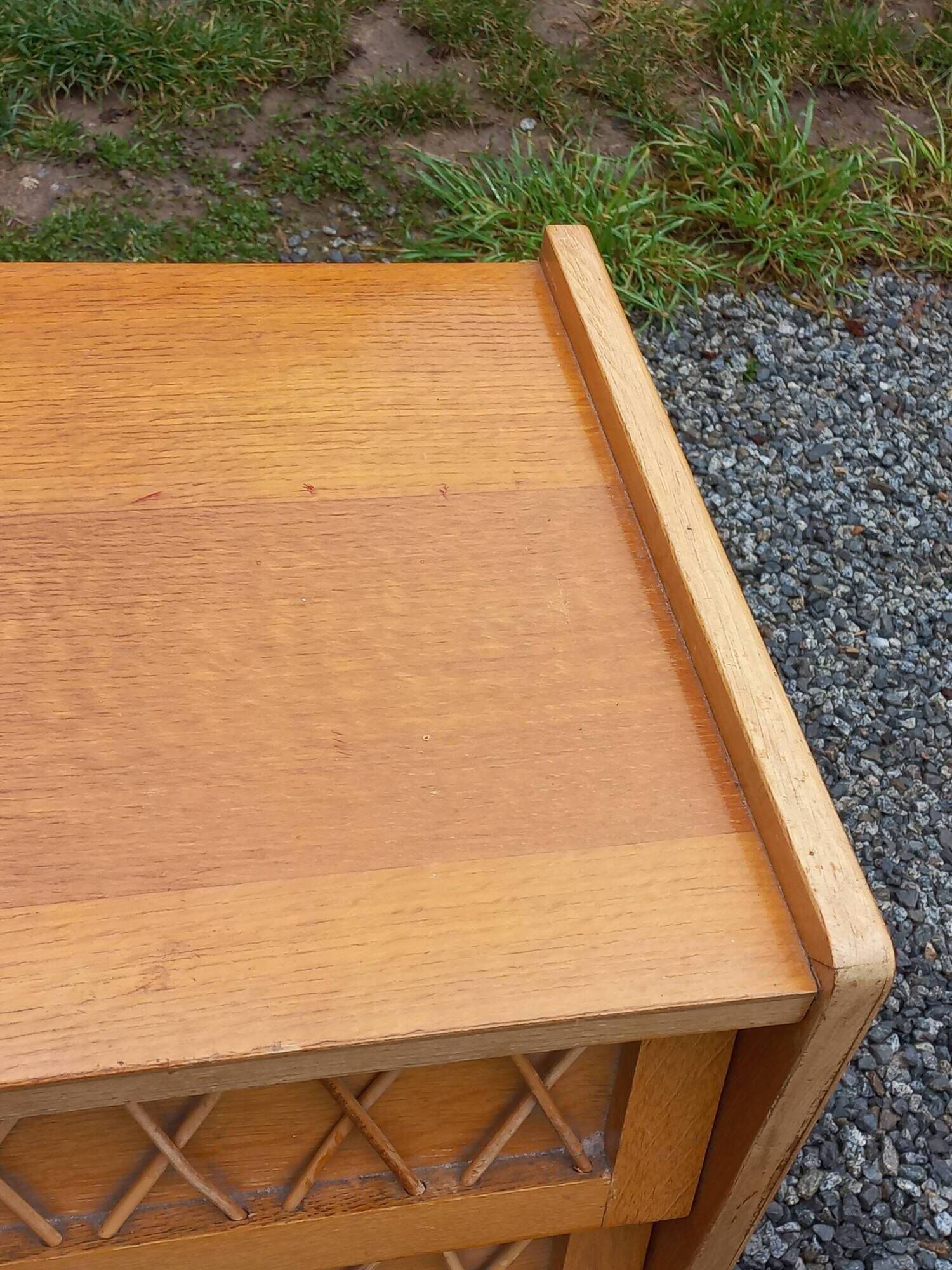 Vintage chest of drawers in light oak and rattan with tapered legs, 3 drawers from the 1950s.