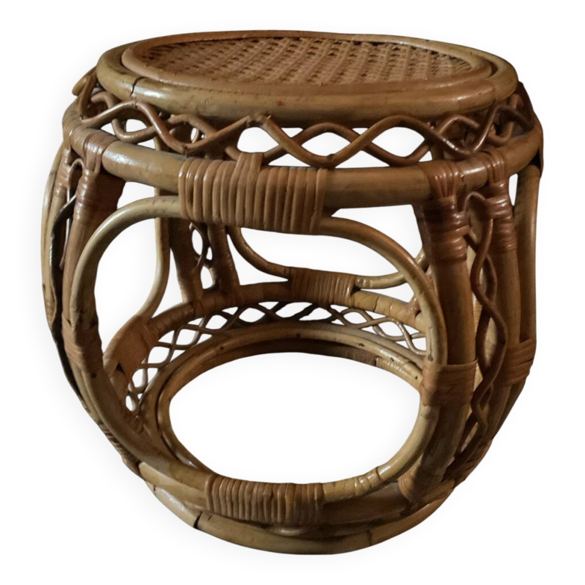 Vintage side table in rattan from the 60s-70s.