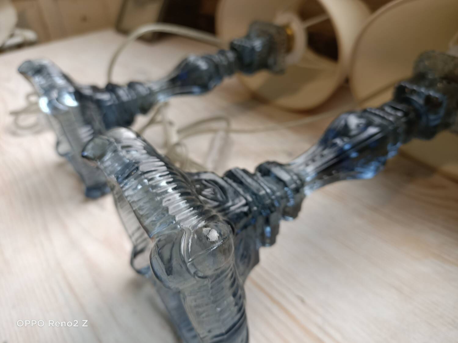 Paire de lampes en verre bleuté