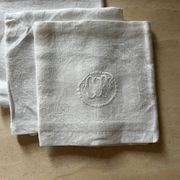 Lot de six serviettes de table anciennes en damassé, monogramme brodé
