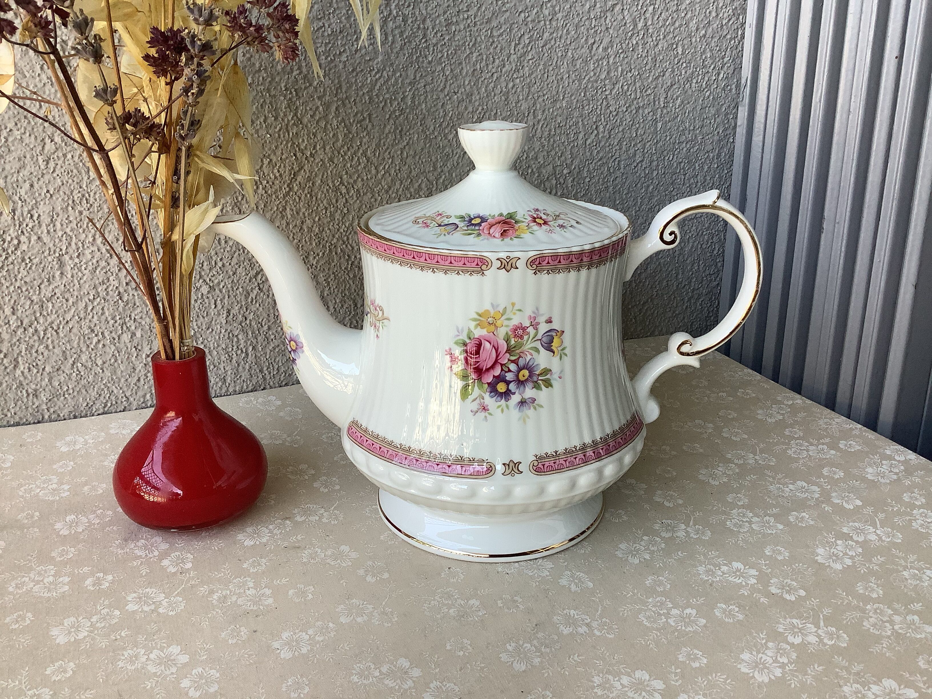Queen's Rosina Richmond Teapot