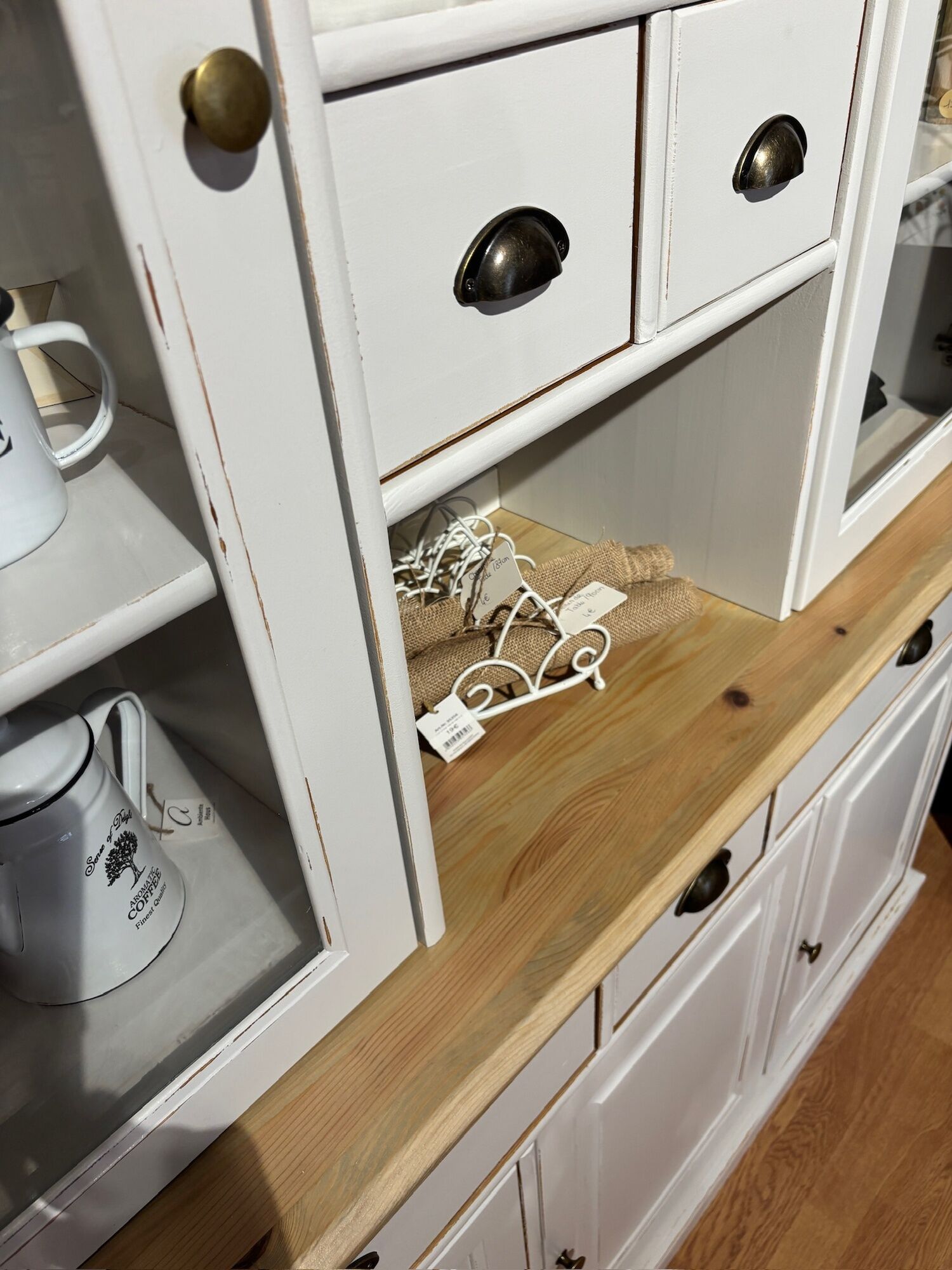 Buffet vitré en pin relooké