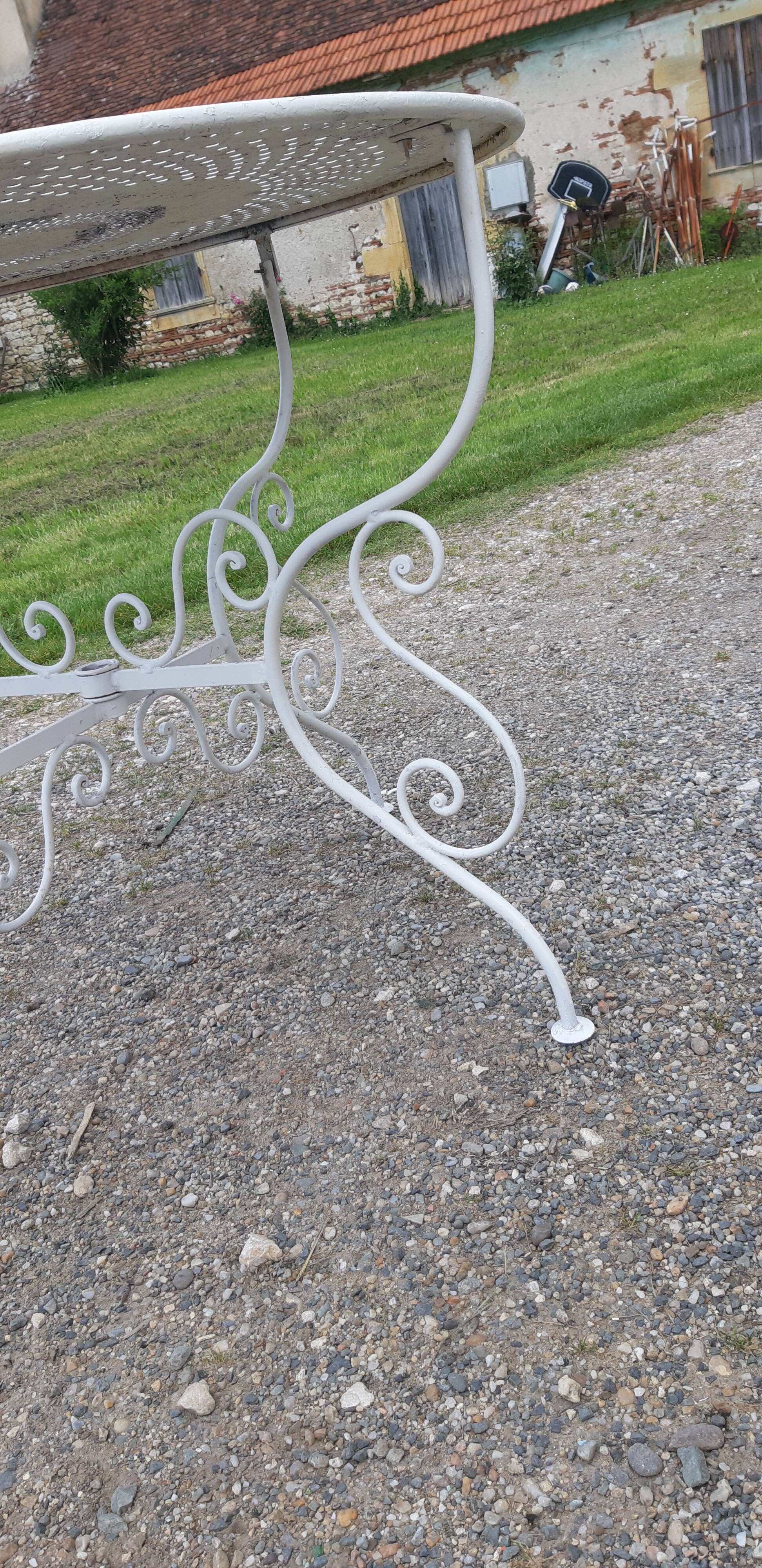 Garden table 1900 in wrought iron