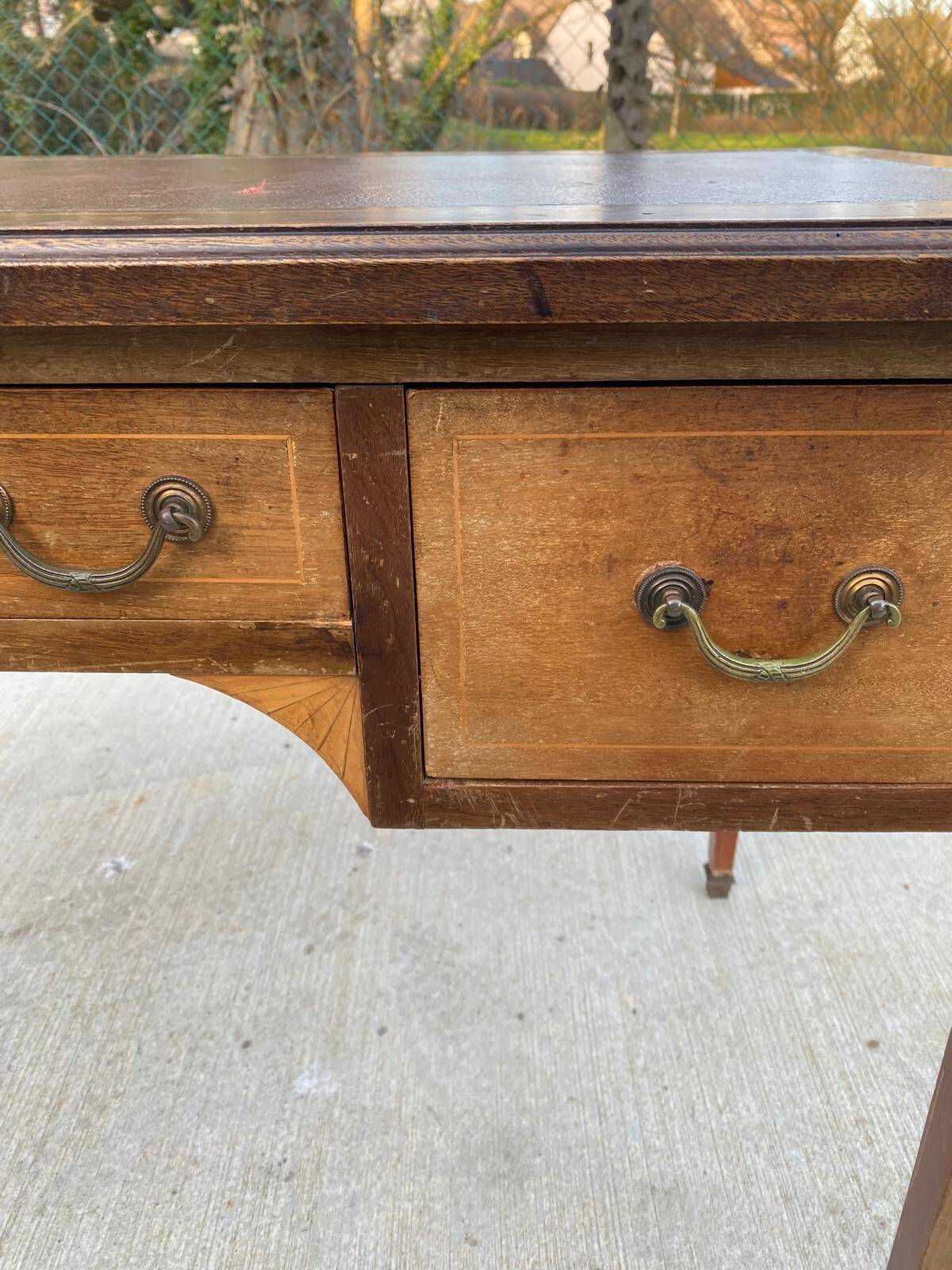 Louis XVI desk in solid wood and burgundy leather
