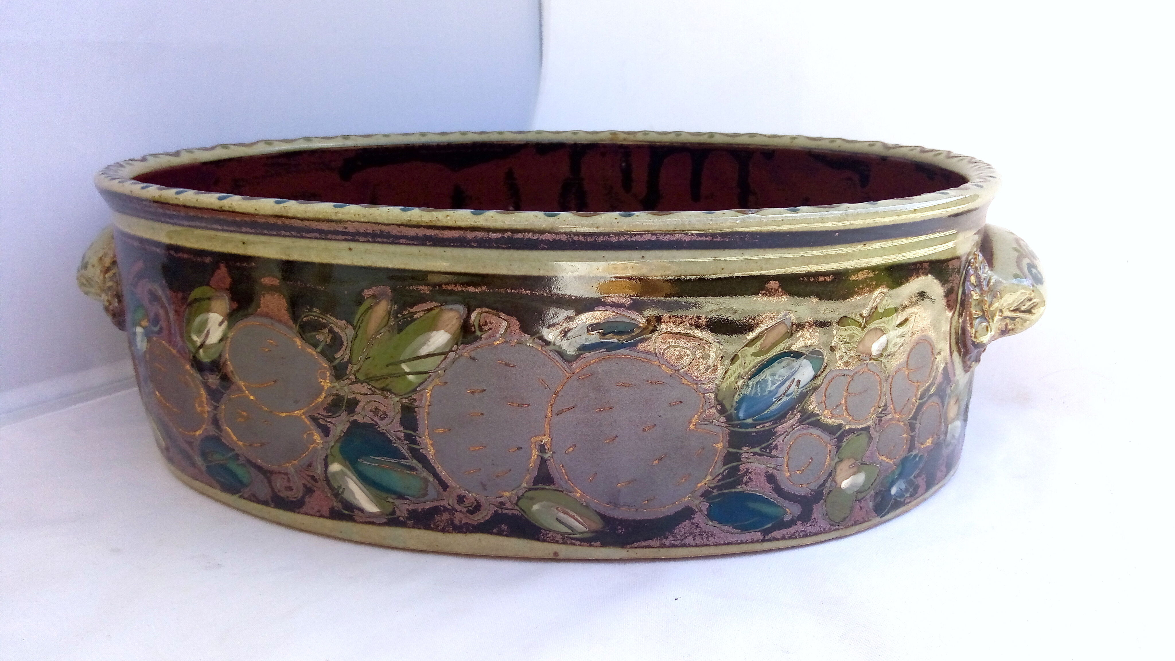 XXL dish in eggplant sandstone adorned with fruit