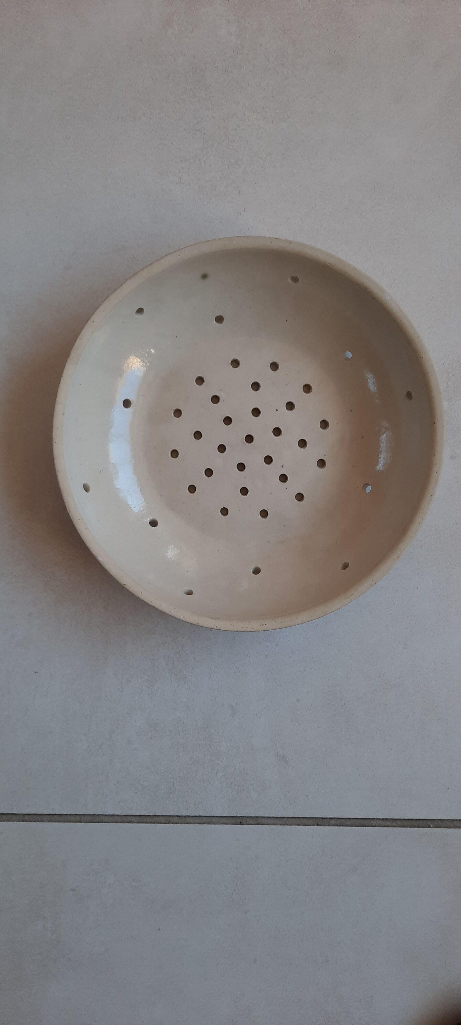 Flat drainer in beige glazed sandstone