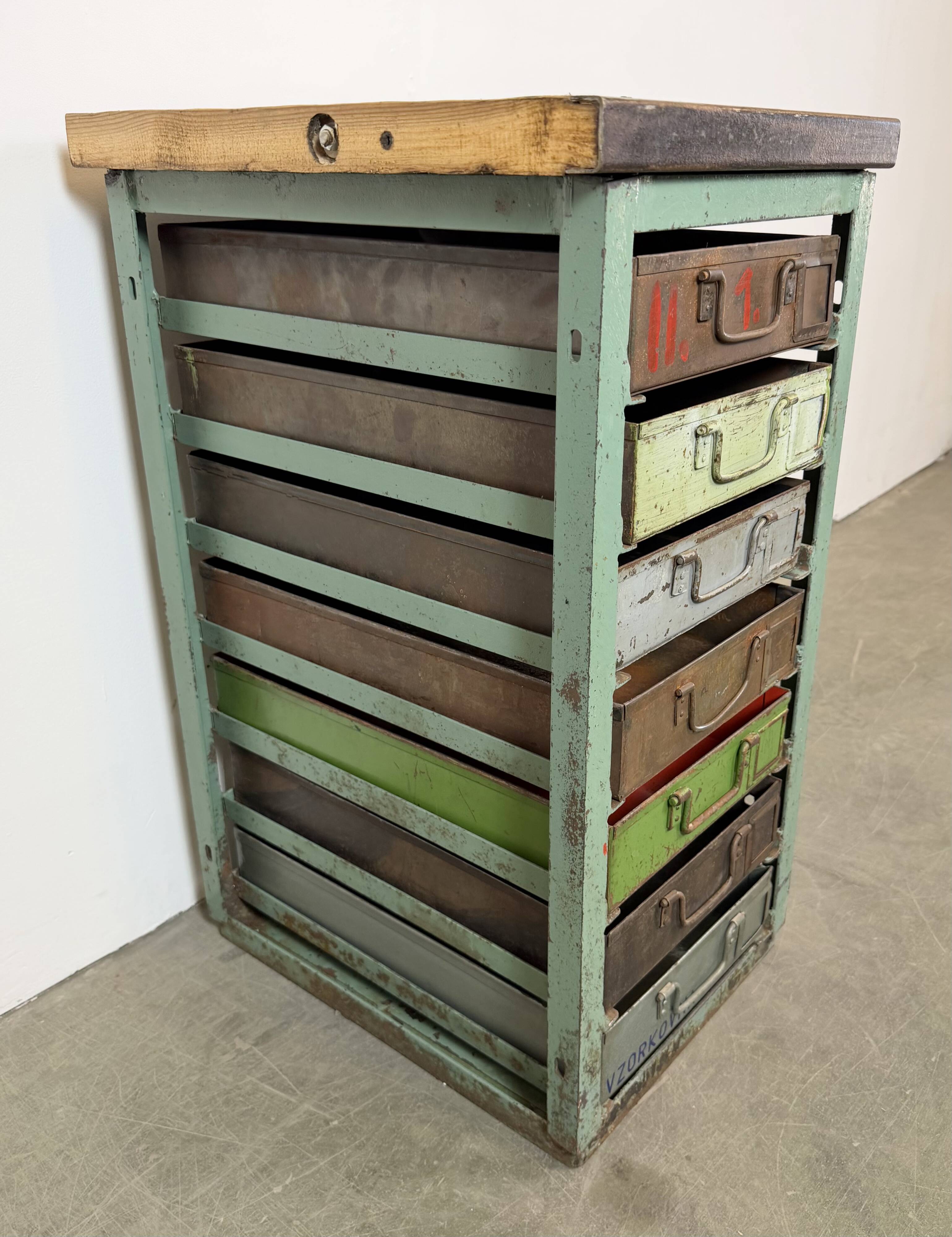 Commode industrielle en fer vert, années 1950