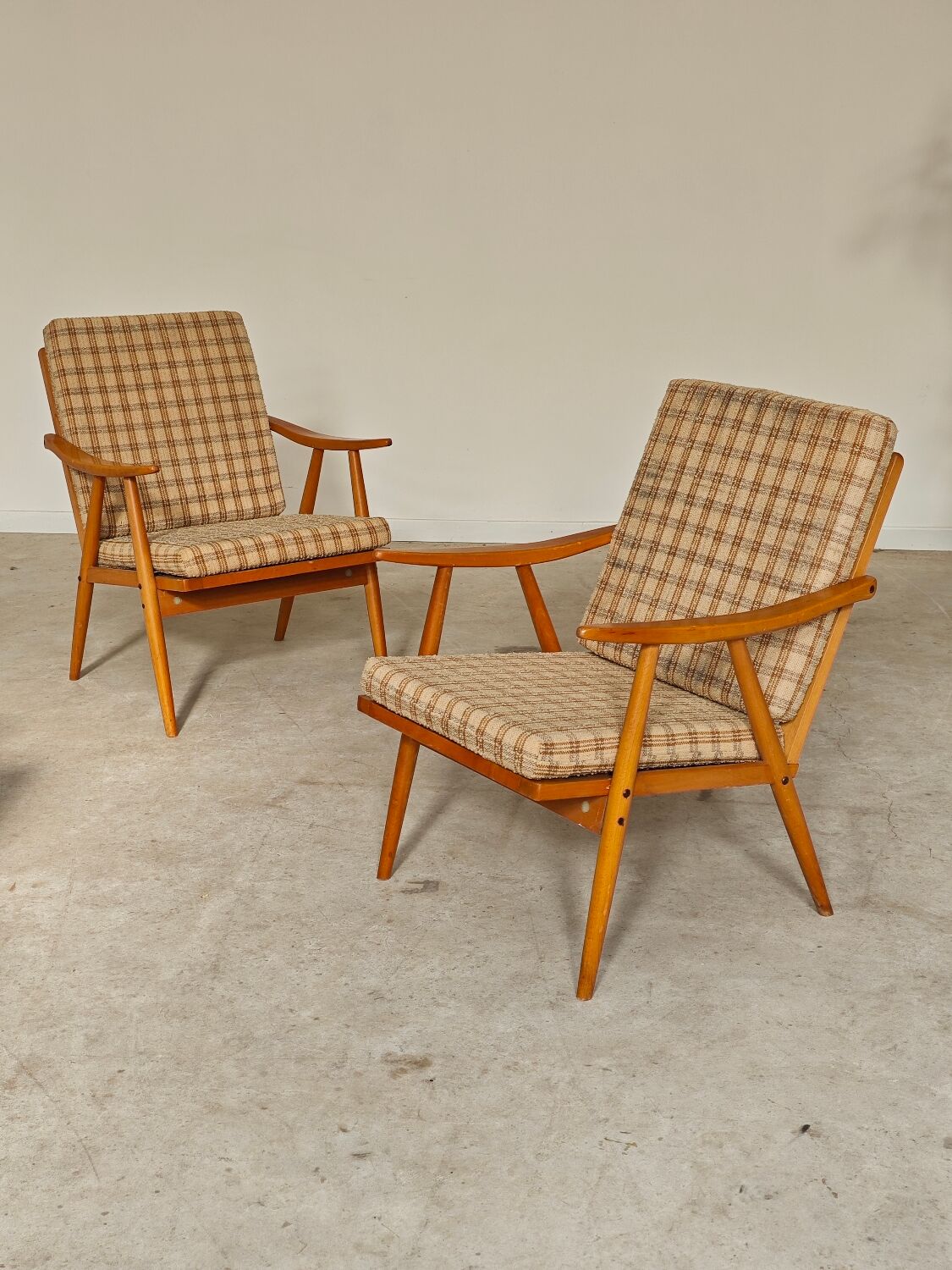 Pair of boomerang armchairs by antonin suman for ton (thonet)