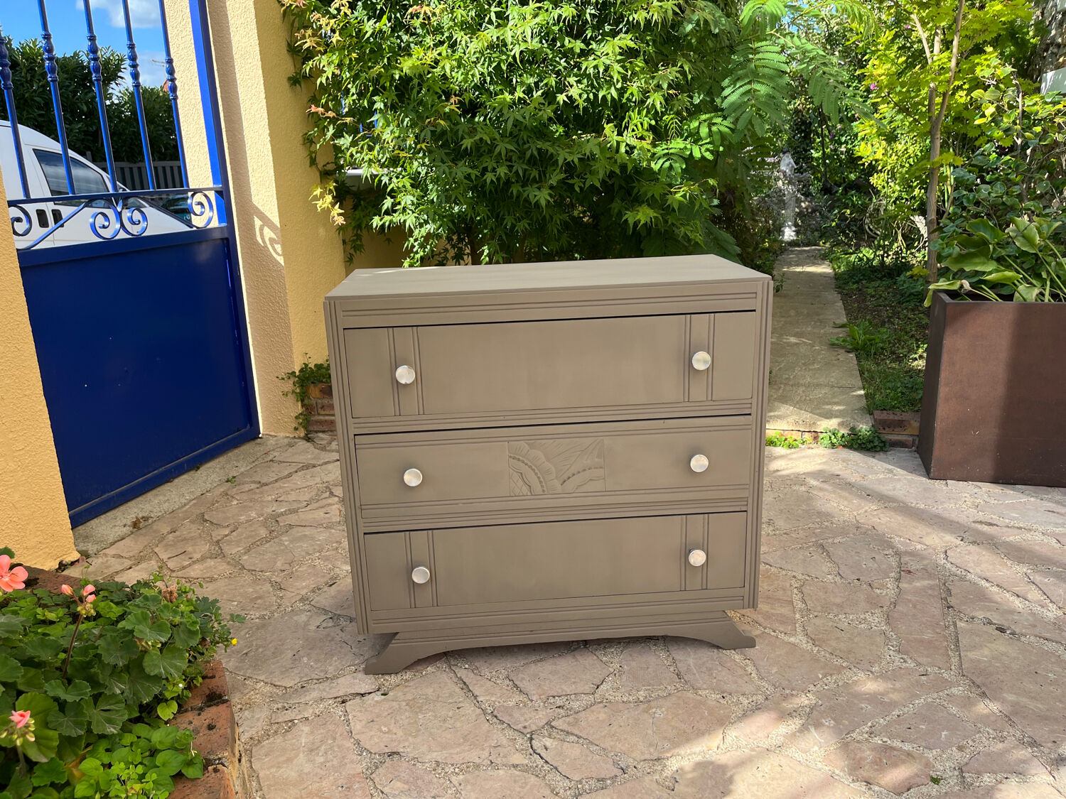 Wooden art deco chest of drawers
