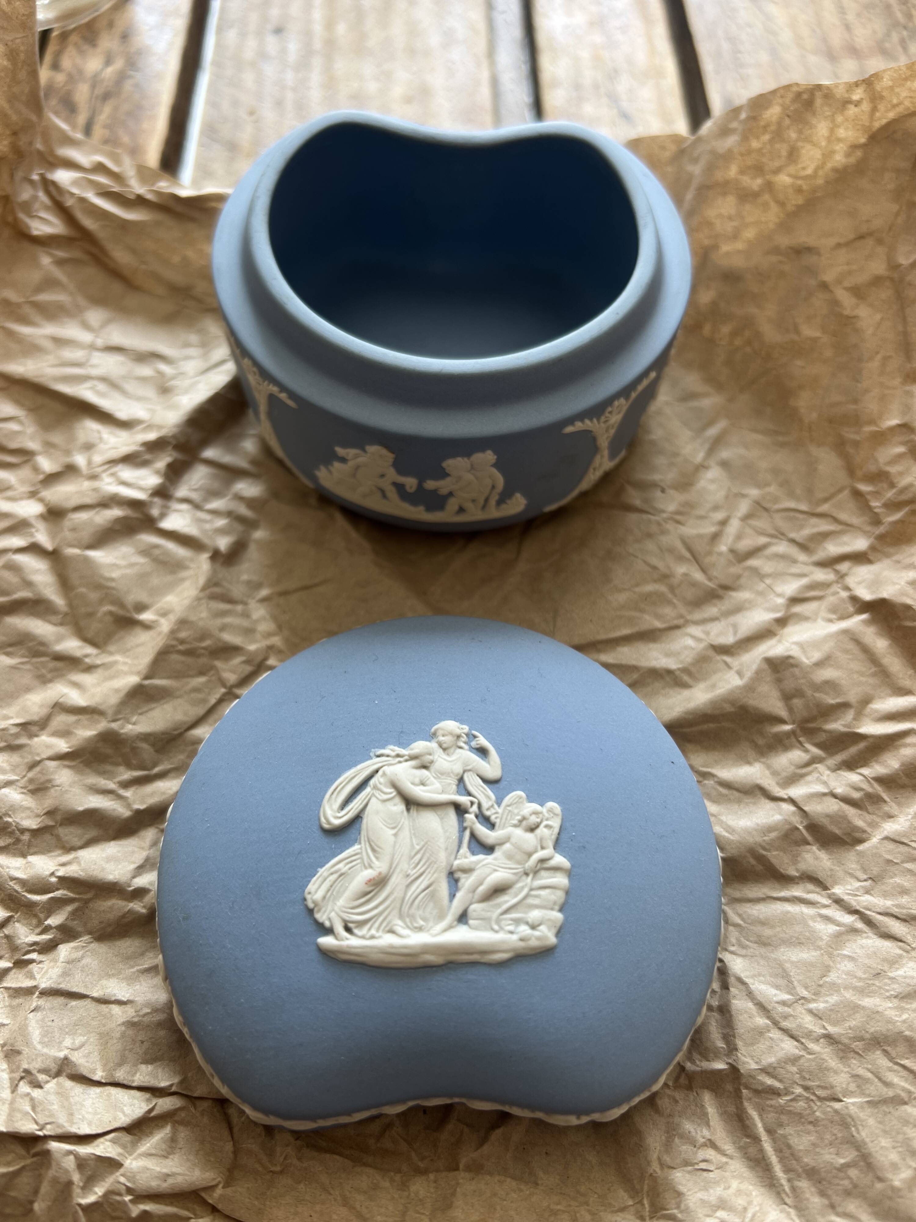 Bonbonnière porcelaine Wedgwood