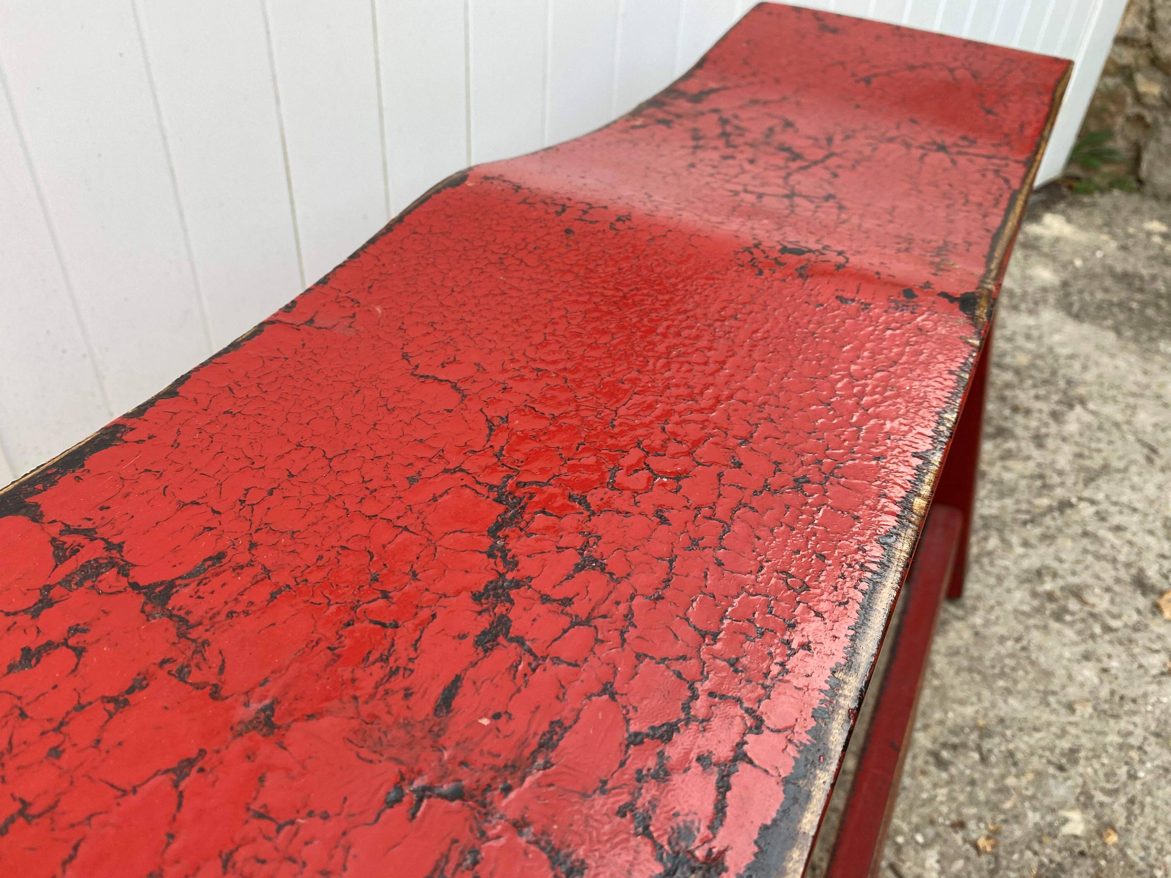 Red end of bed bench in solid wood with cracked effect Chinese style 1950