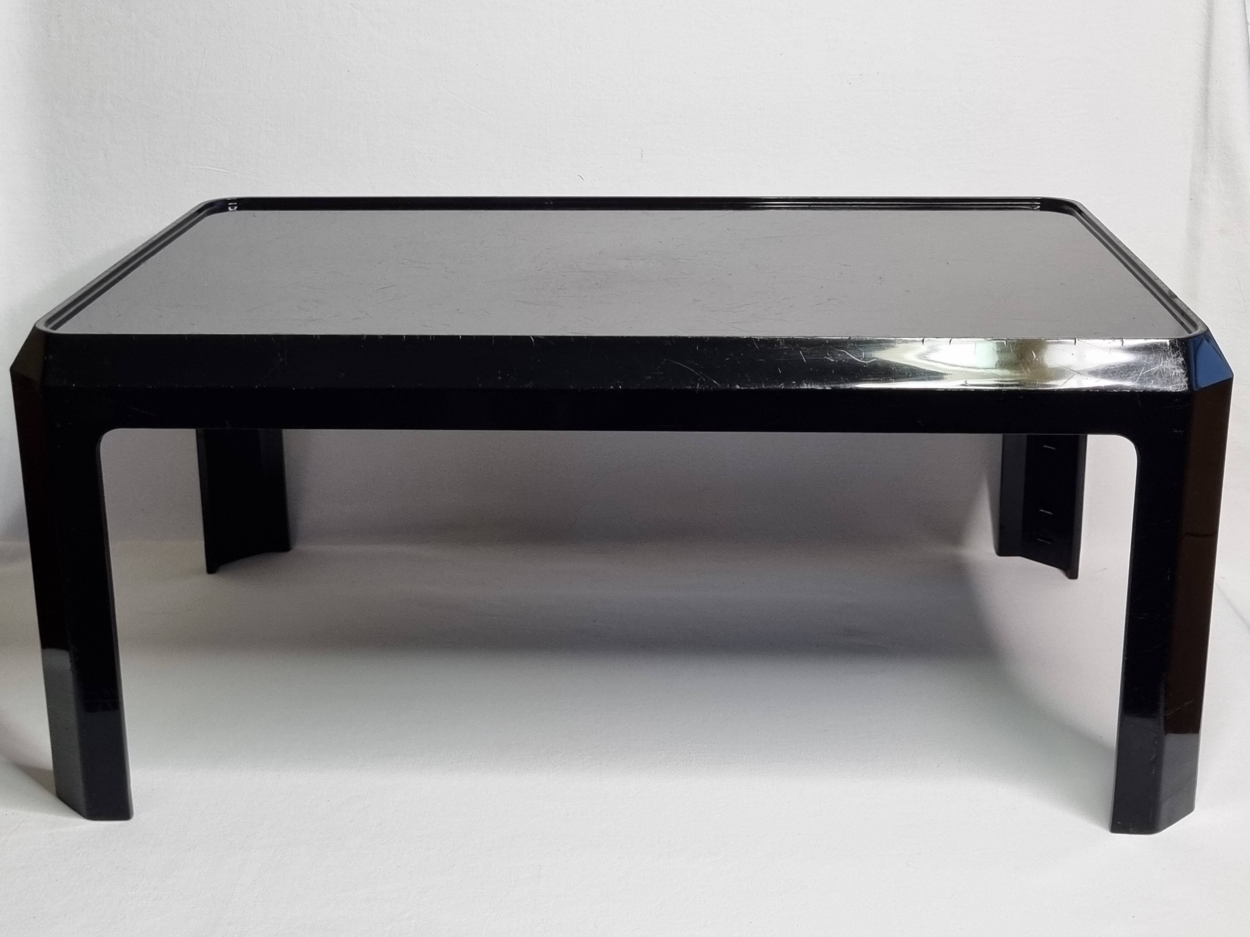 Kartell coffee table by Alberto Rosselli – Italian design from the 1970s