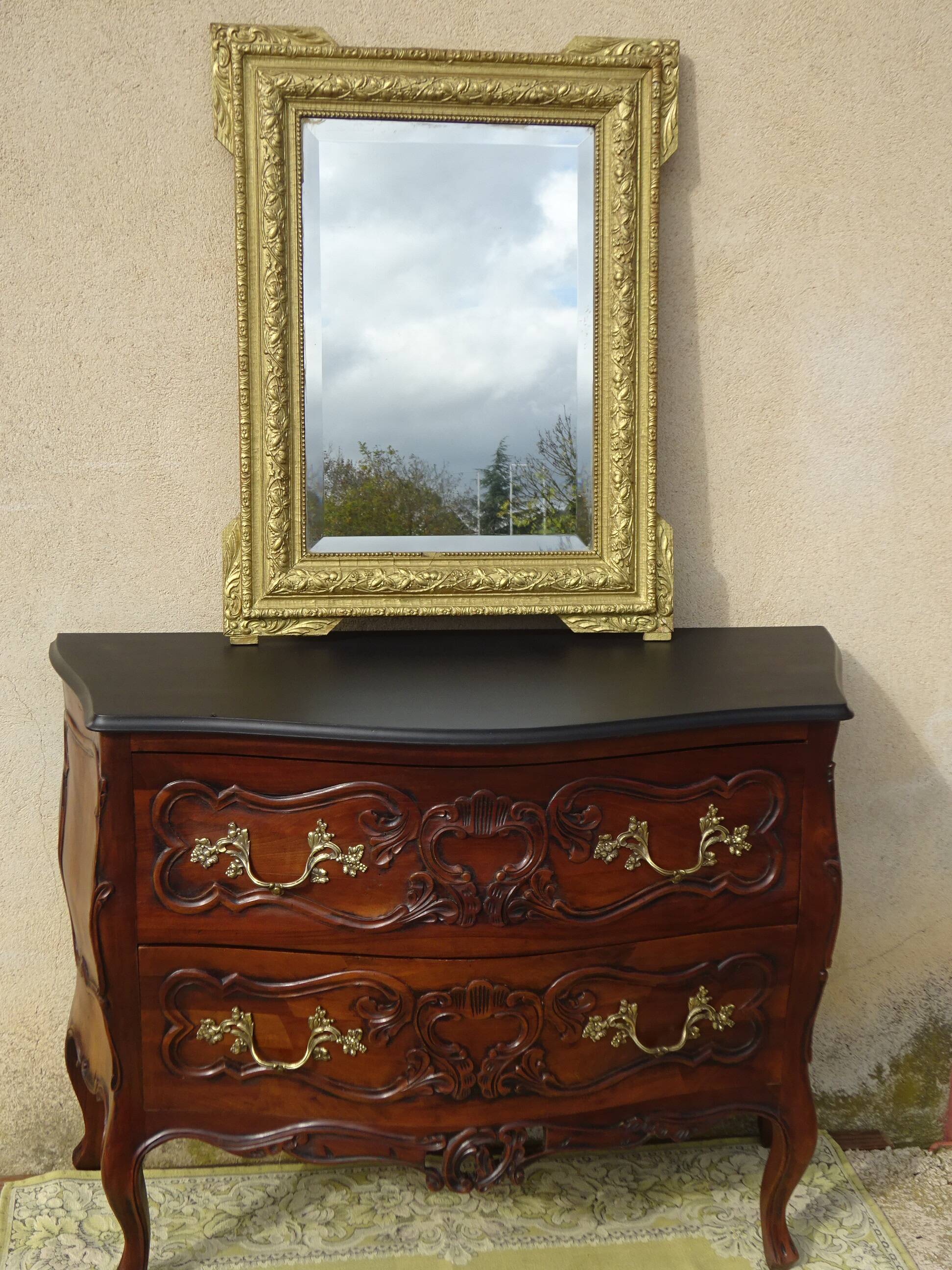 Commode galbée sur 3 faces, 1950s