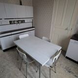 Ensemble table, 4 chaise et un tabouret vintage en Formica blanc