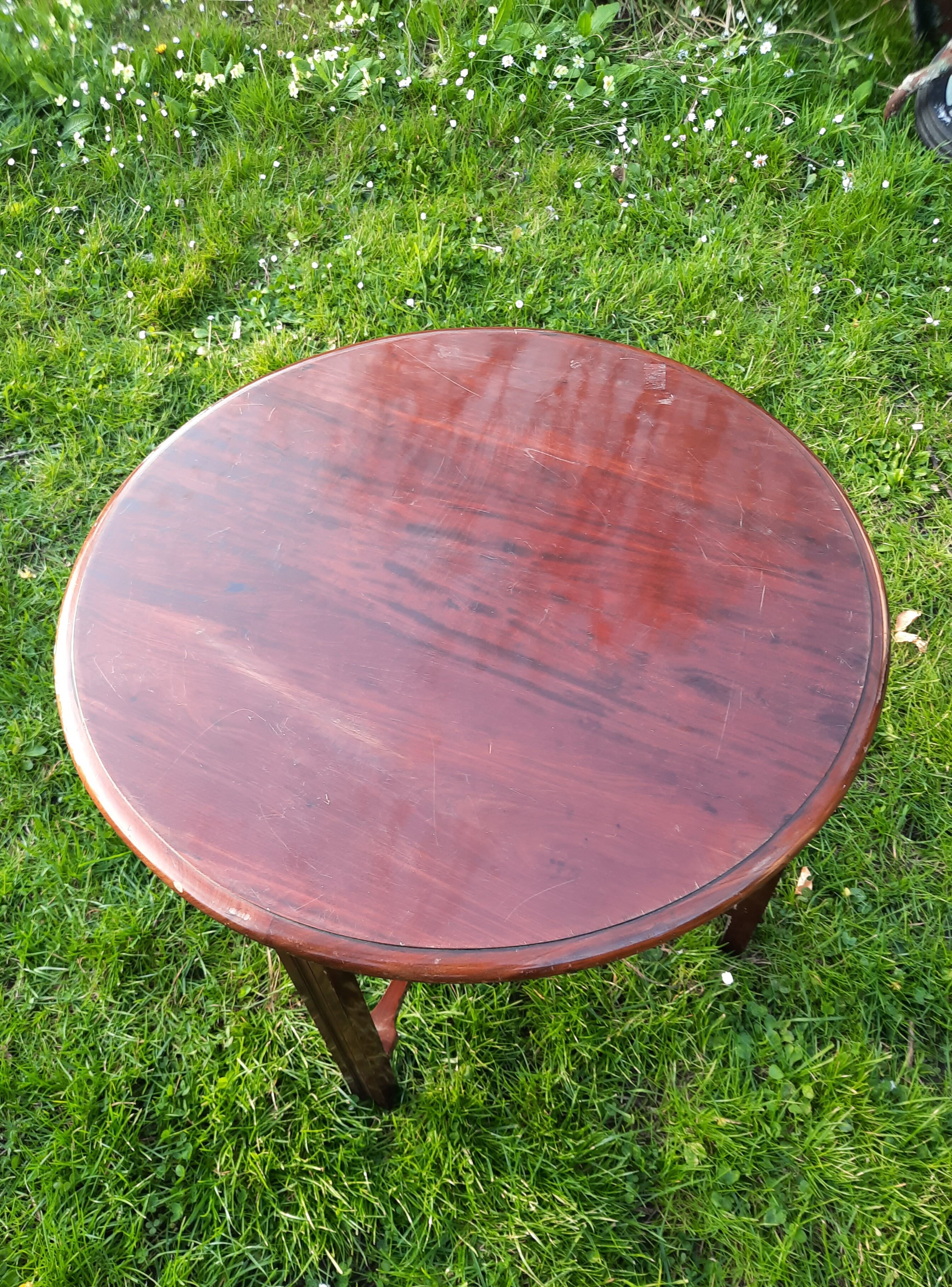 Circular coffee table