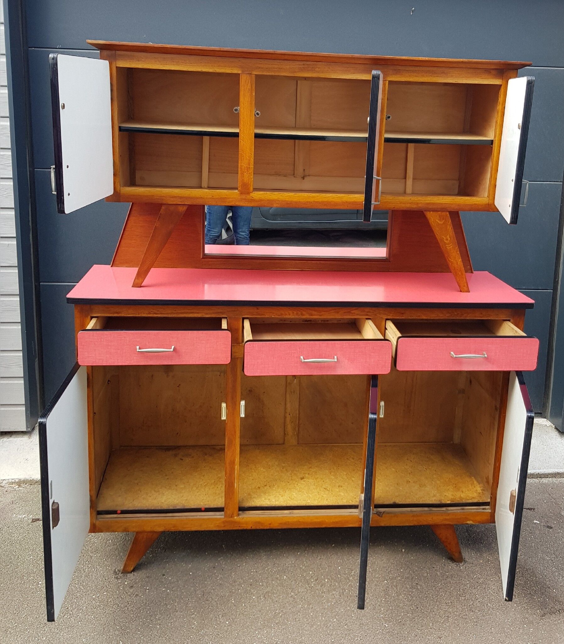 Buffet formica feet compass