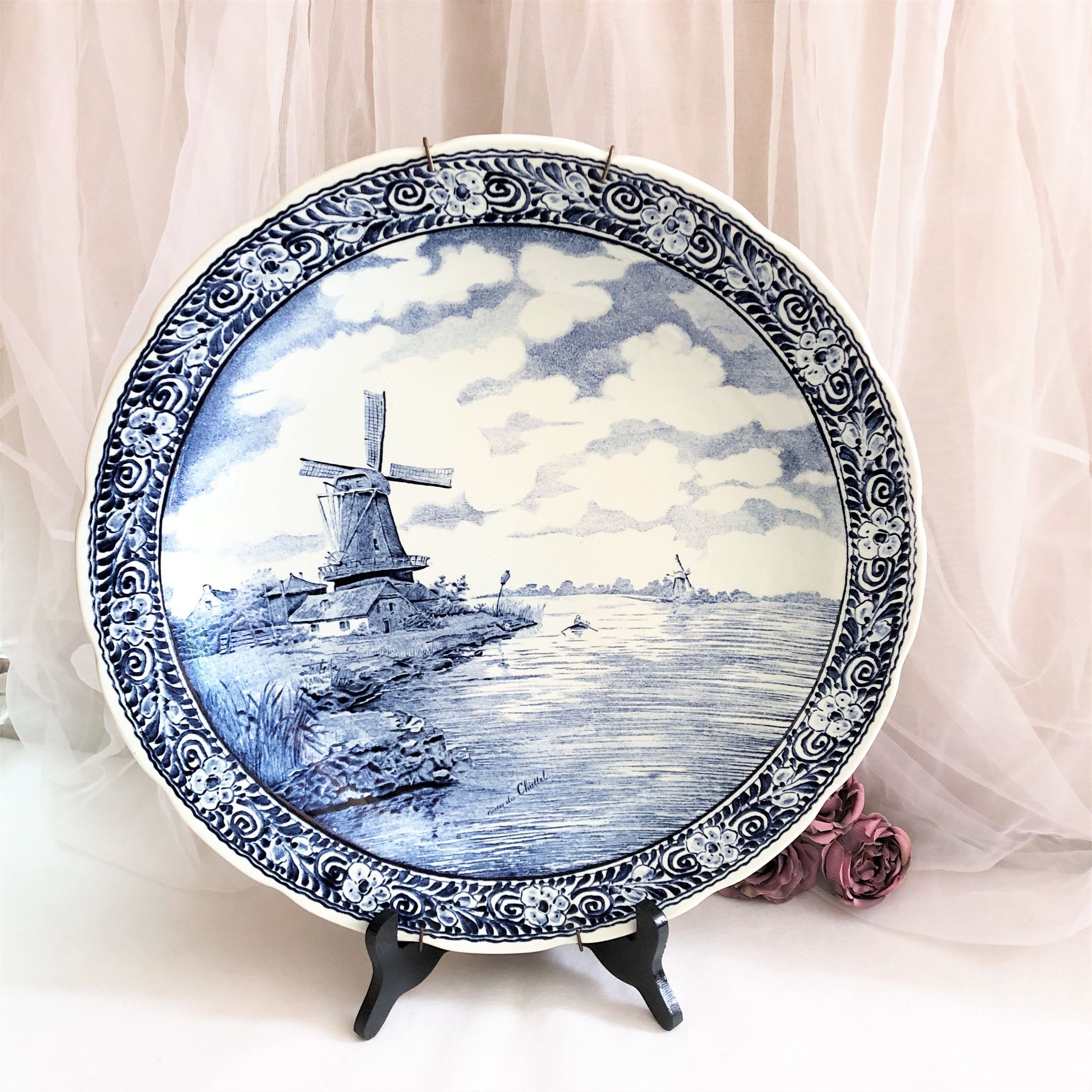 Hollow dish and wall hanger earthenware M.R.L Boch Delft's 39.5 cm