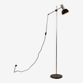 Chrome and brown metal reading light. Height adjustable. Height: 140 cm 1970s. Used condition.