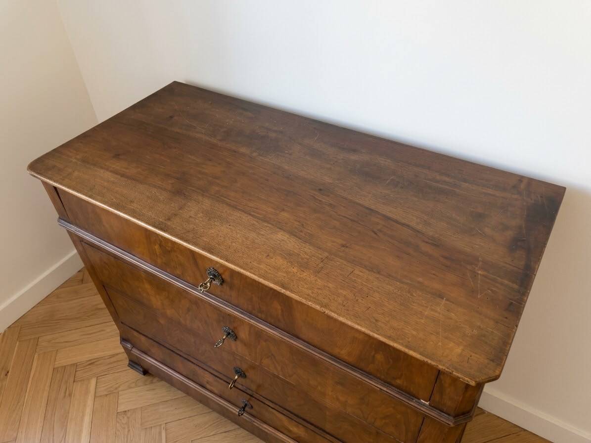 Antique wooden chest of drawers