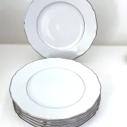 6 assiettes plates en  porcelaine blanche