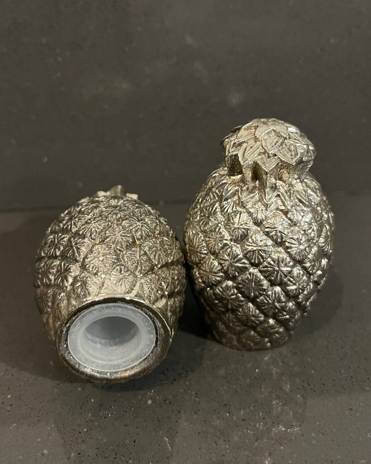 Sel et poivre ananas en métal argenté vintage