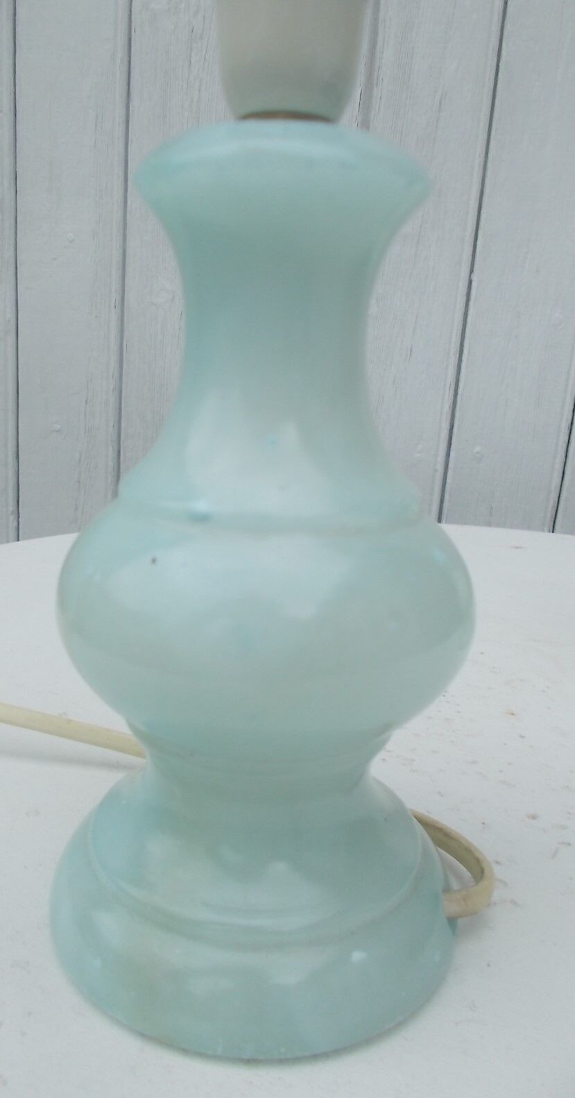 Paire de lampes en albâtre bleu clair