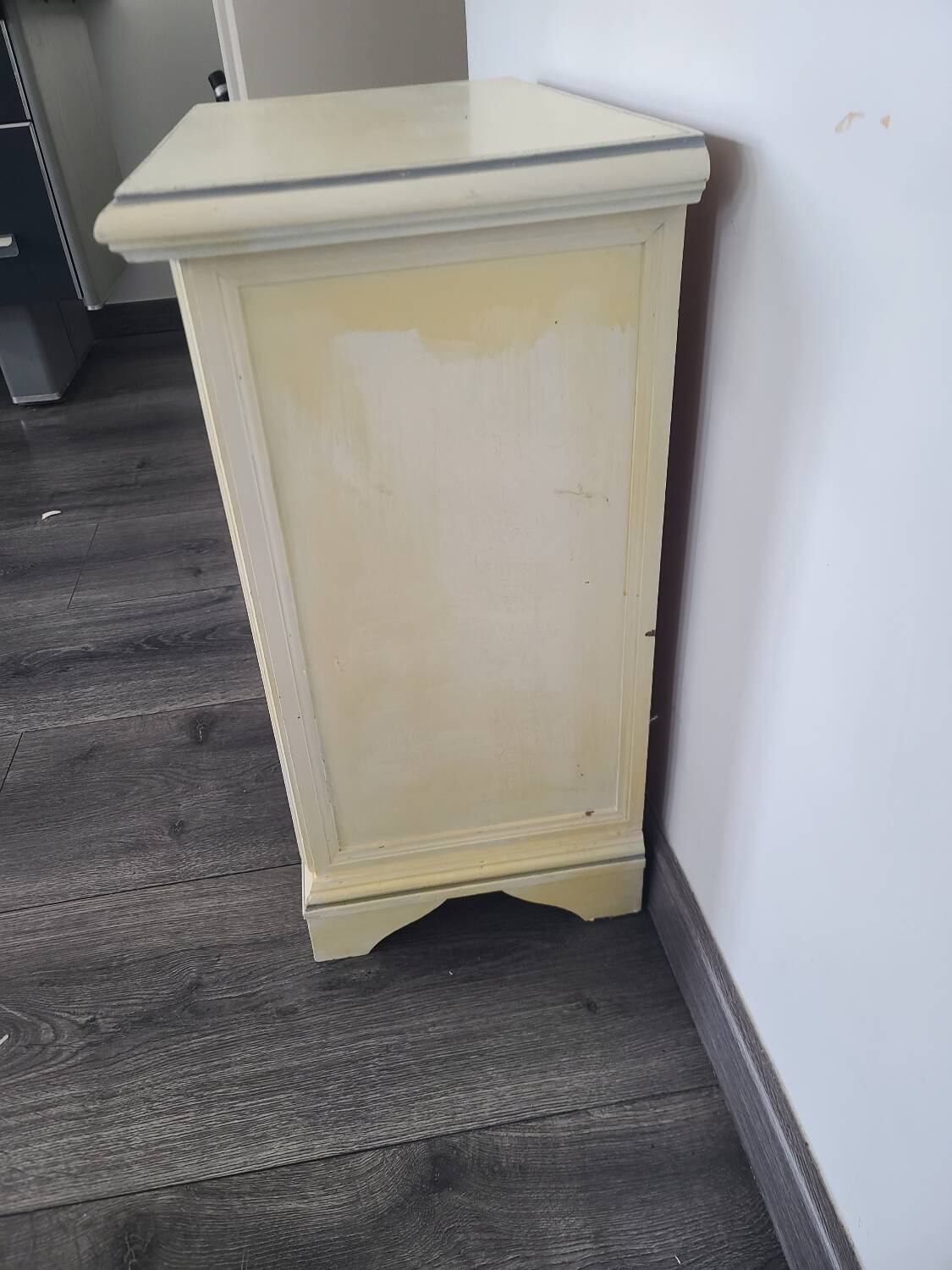 Table de chevet en bois beige, 2 tiroirs