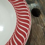 Plate Digoin Sarreguemines model Jacquot red