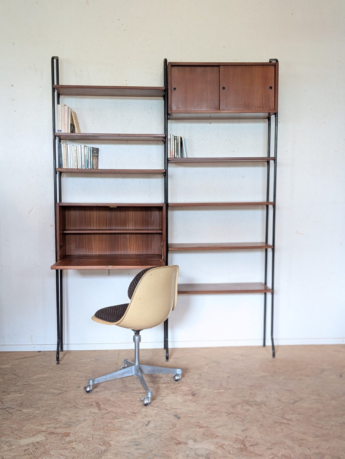 Free-standing teak bookshelf, Italy, 1960s