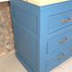 Commode ancienne bleue et dessus chêne