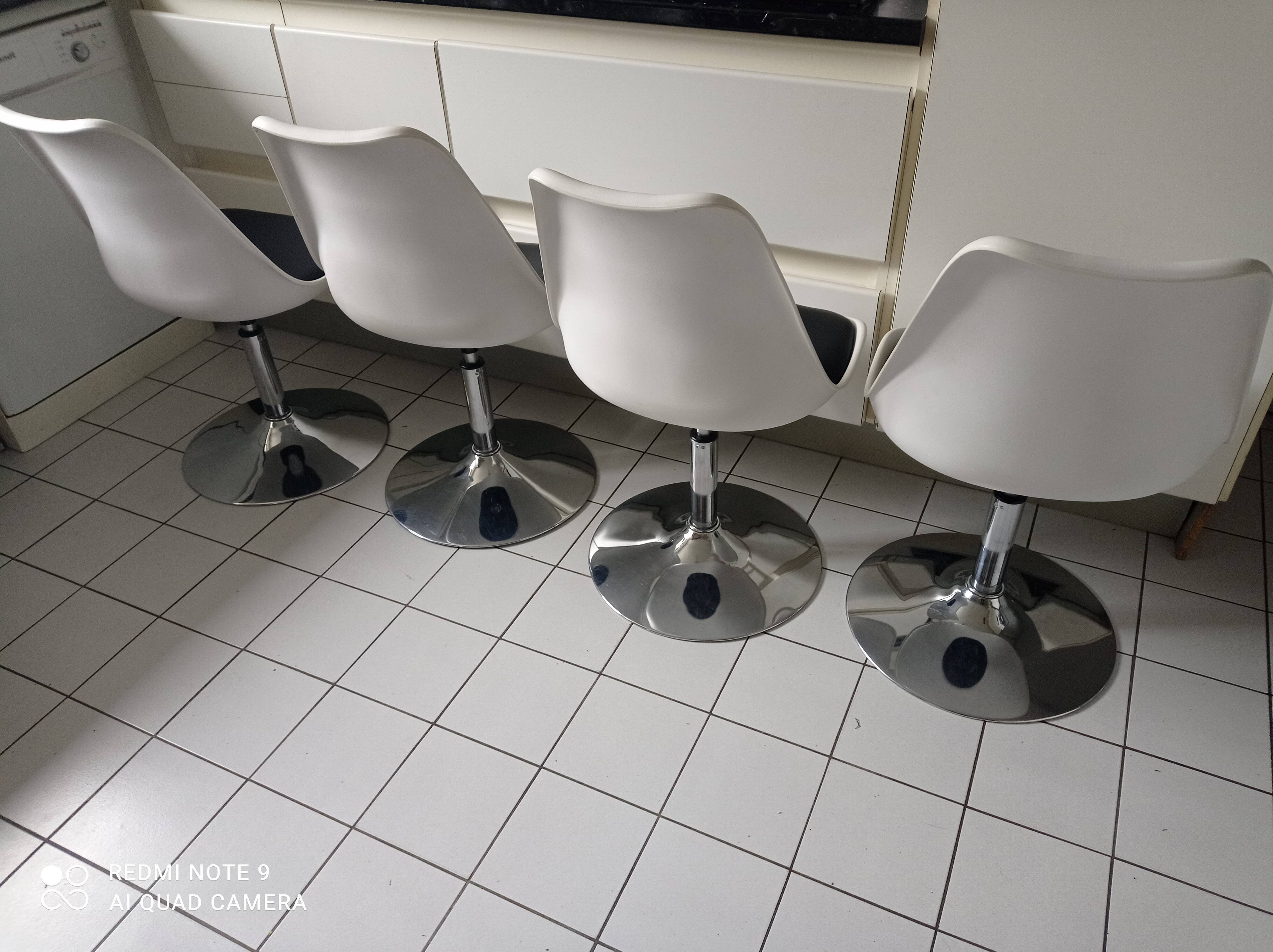 Set of 4 swivel tulip chairs