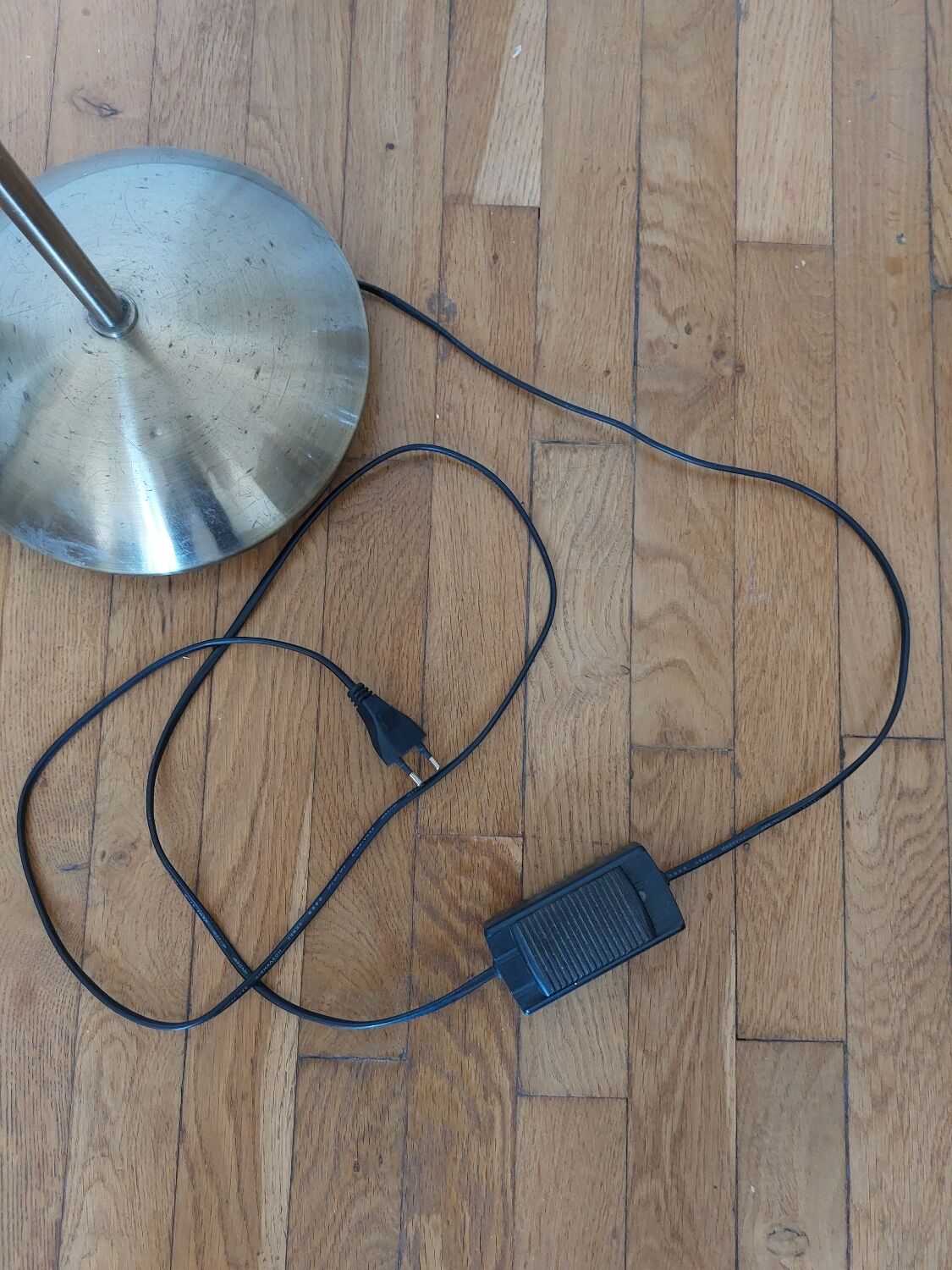Vintage gold metal reading light