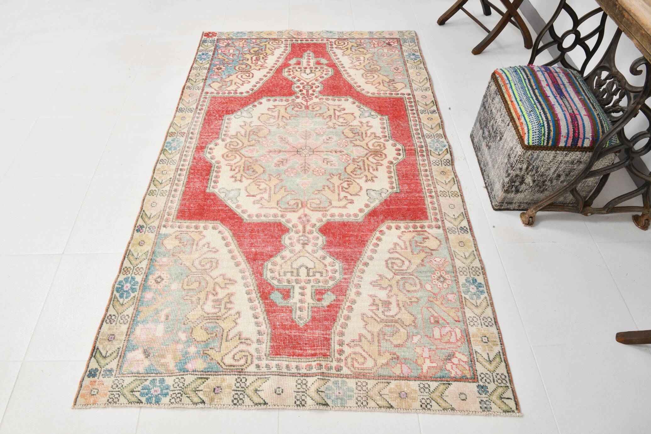 4x7 Red & Cream Antique Vintage Rug, 129x216Cm SK 22247