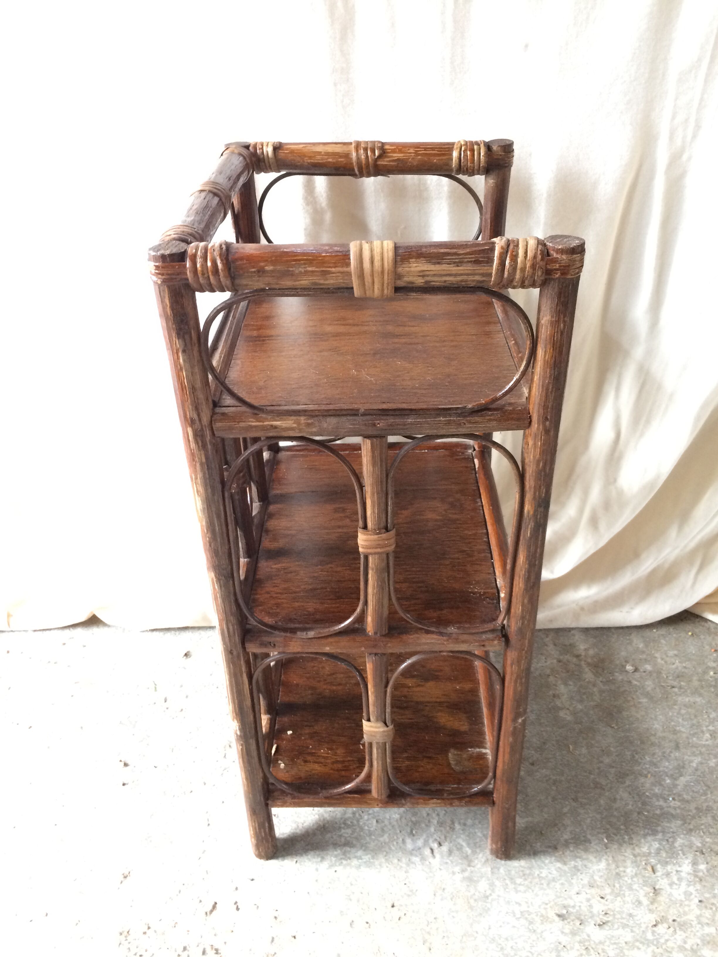 Old Sellette Tablet 3 Vintage Rotin Shelves