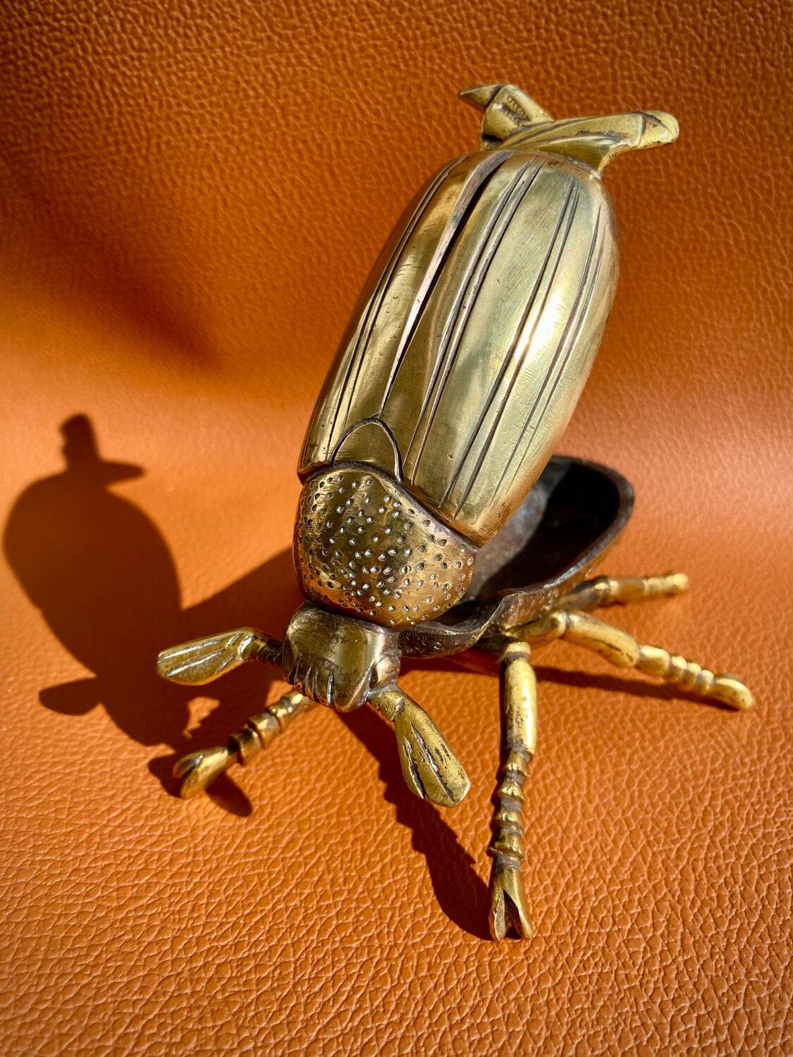 Zoomorphic scarab ashtray