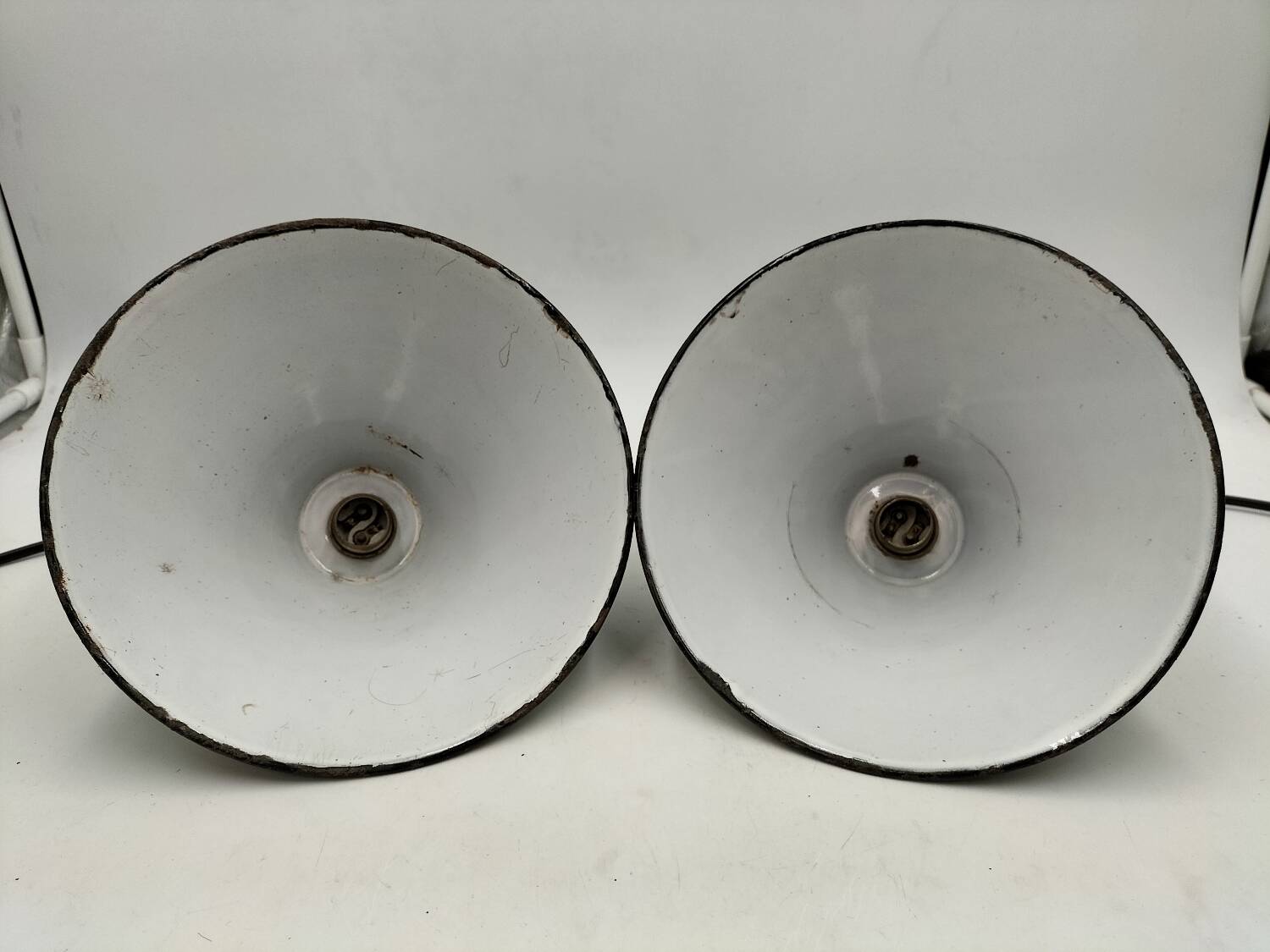 Enamelled cone suspensions