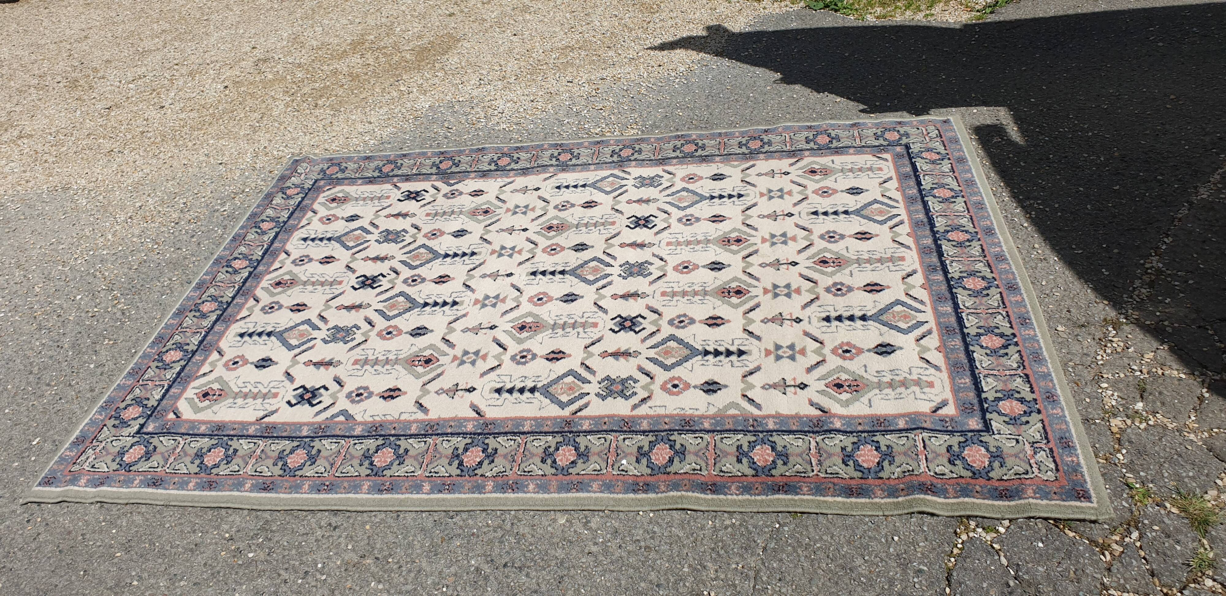 Oriental carpet wool