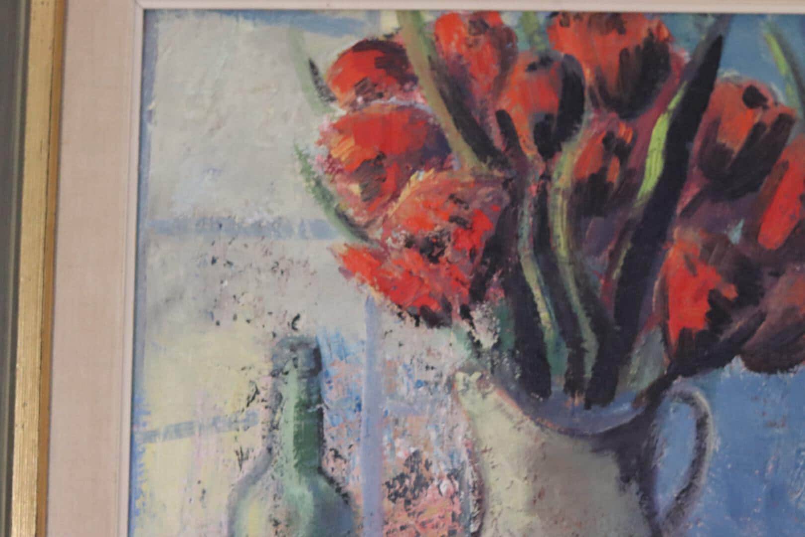 Bouquet rouge et bouteille de vin