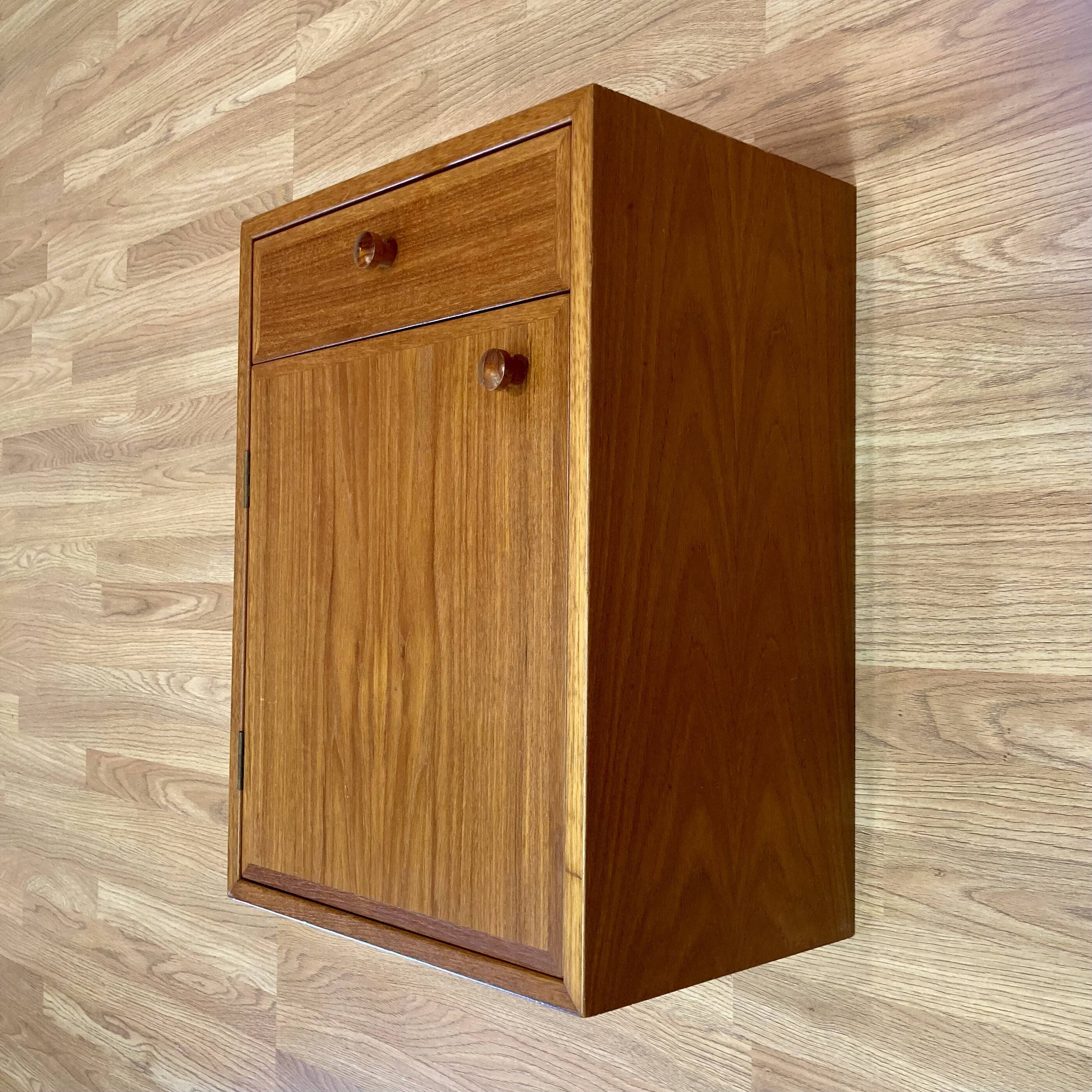 Rangement mural scandinave, 1960