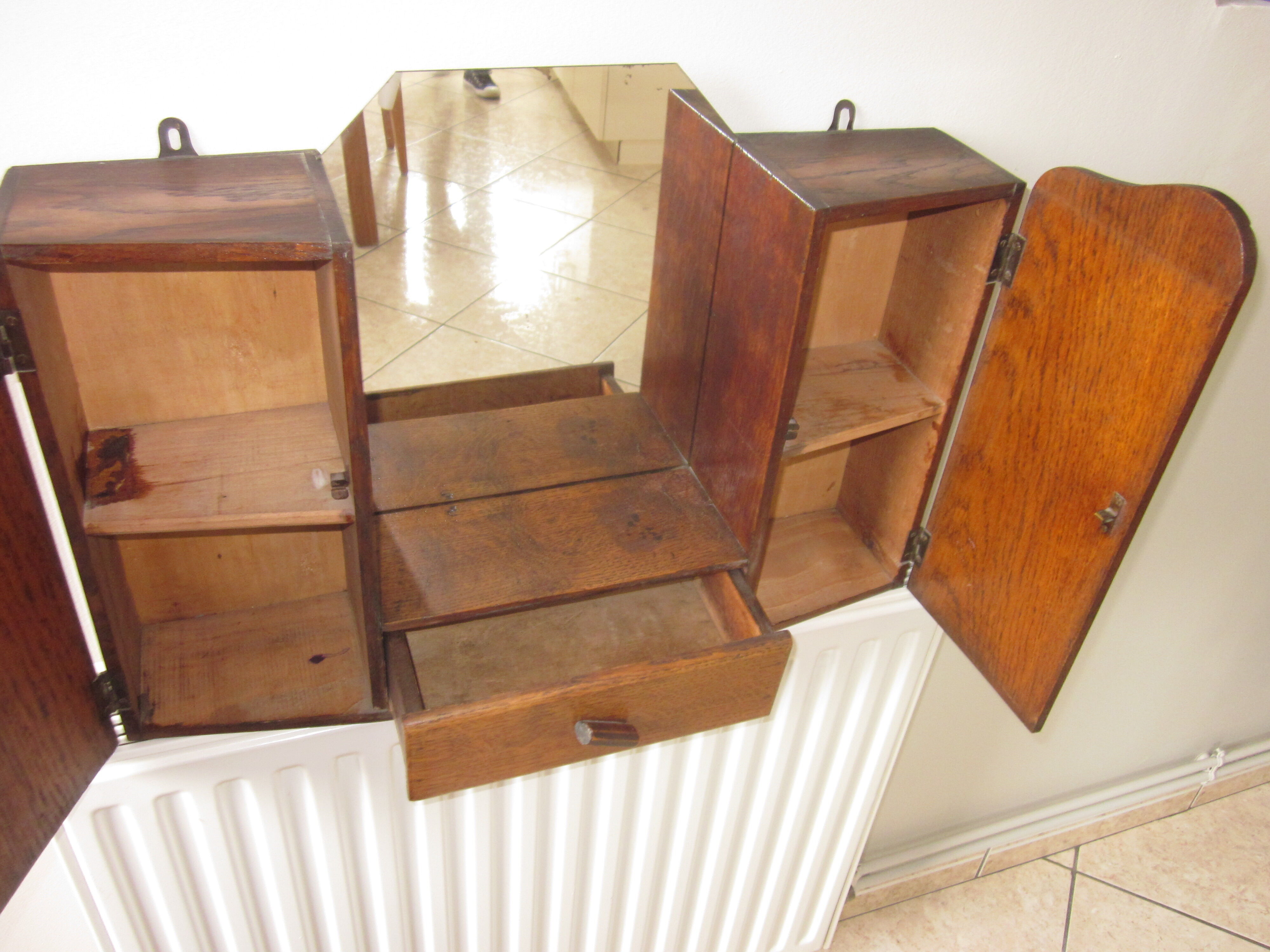 Toilet cabinet of the 50s