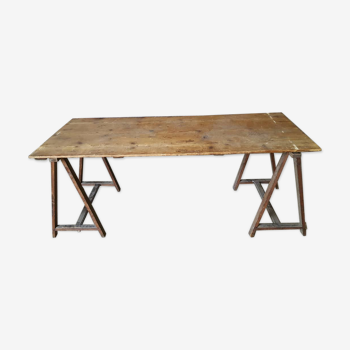 Table plateau bois sur tréteaux